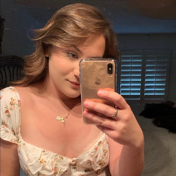 Meet your Posher, Nicole - Picture 2 of 10